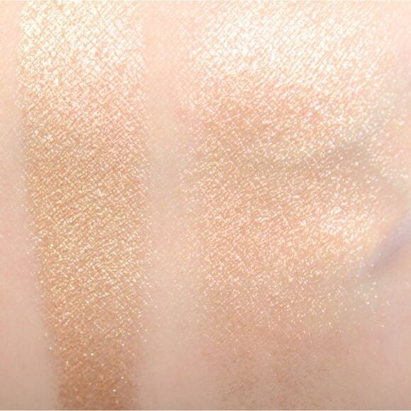 Clinique Celebration Pop Highlighter in Gold Celebration - Picture 7 of 12